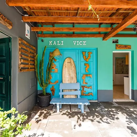 Kali Vice Surf Hostel *